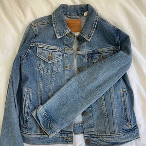 Levis denim jacket, size small
